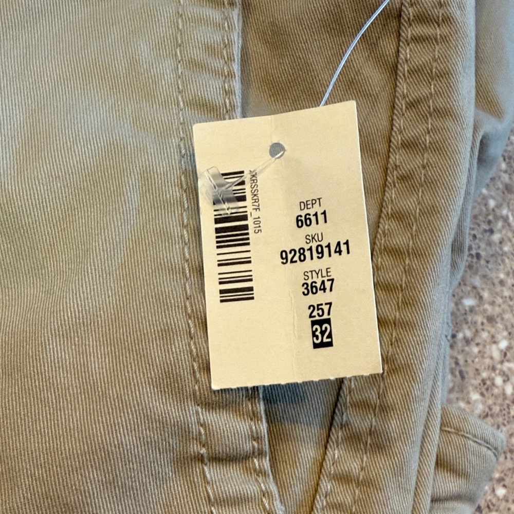Aeropostale Men's Beige Cargo Shorts - Picture 2 of 2